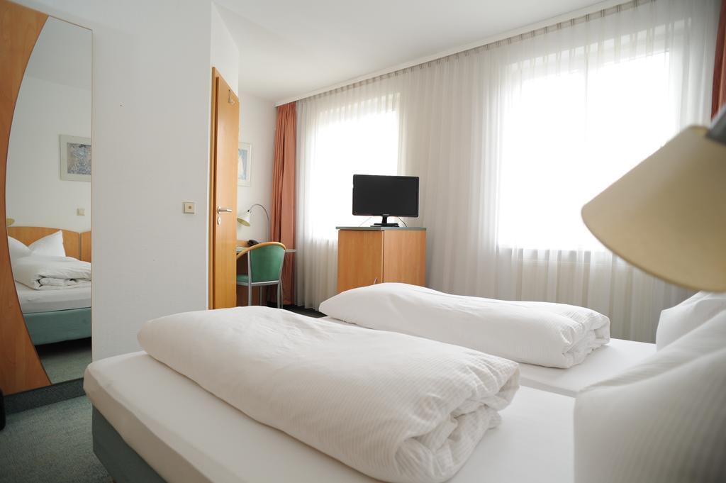 Central-Classic Hotel Stoccarda Esterno foto