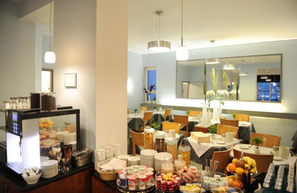 Central-Classic Hotel Stoccarda Esterno foto