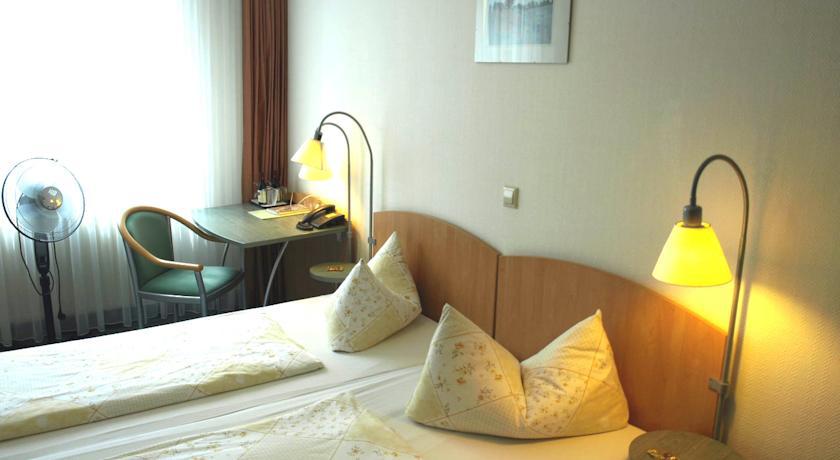 Central-Classic Hotel Stoccarda Camera foto